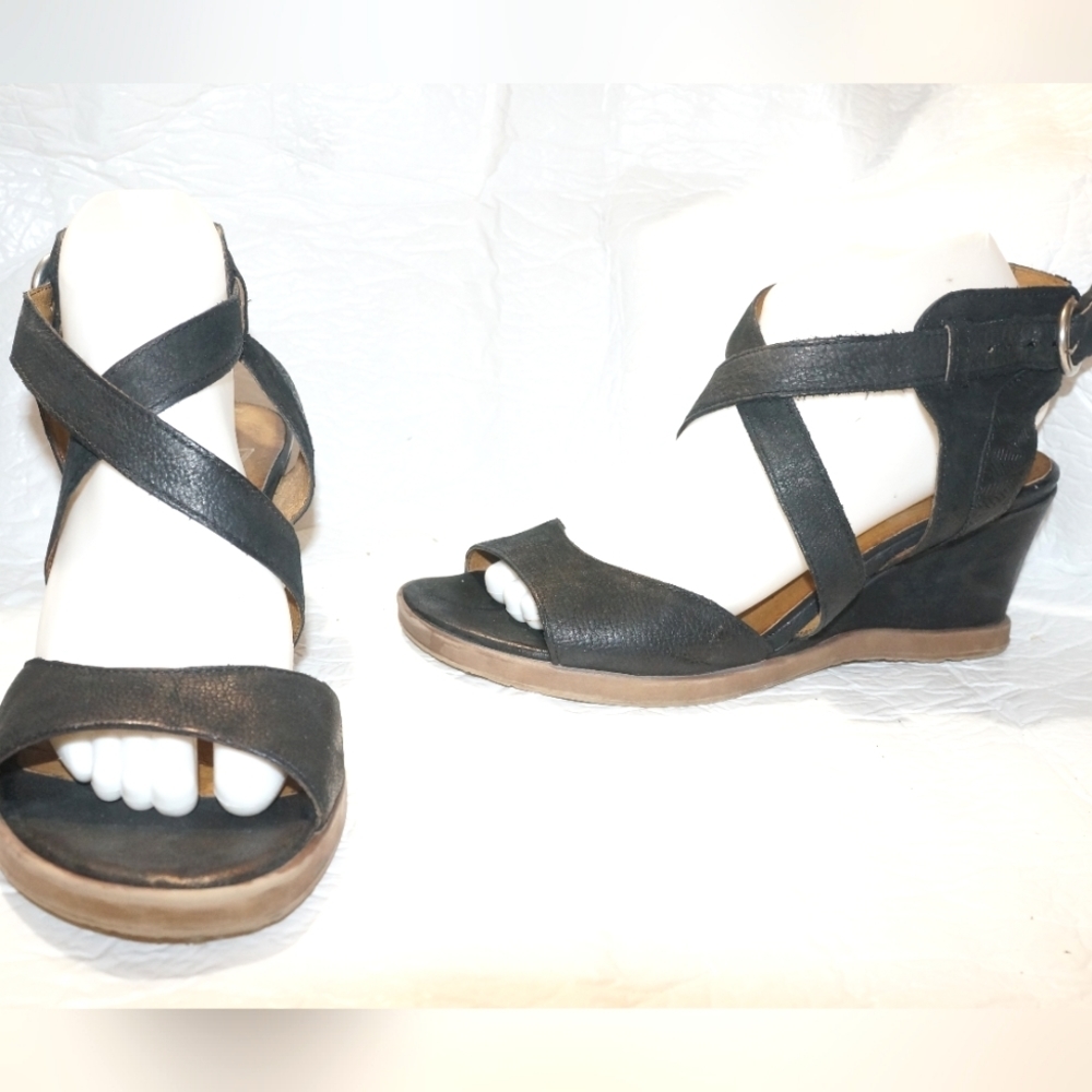 Miz Mooz Black Strappy Wedge Sandals - Picture 5 of 10